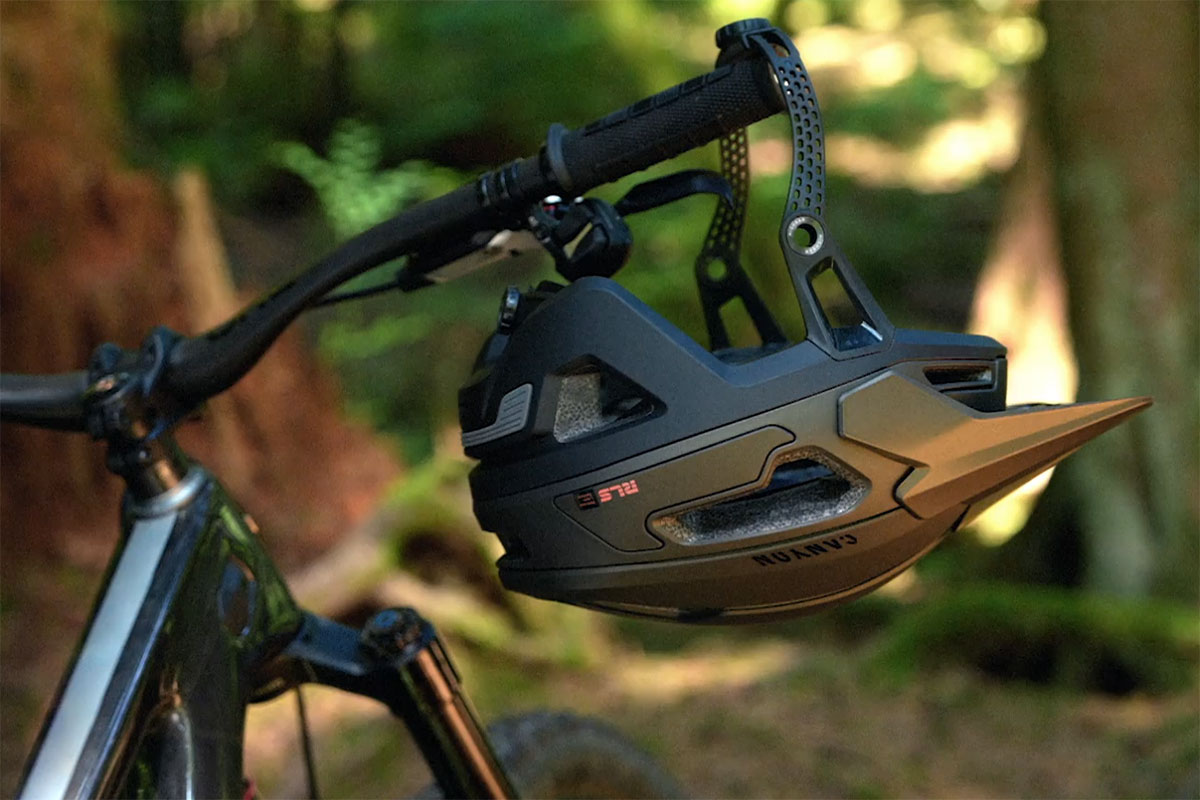 Canyon Deflectr trail helmet