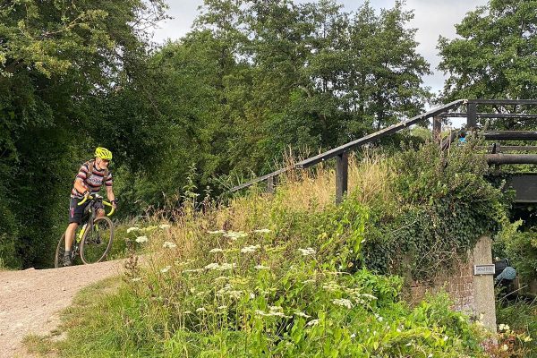 Crossing the Wey Navigation near Papercourt