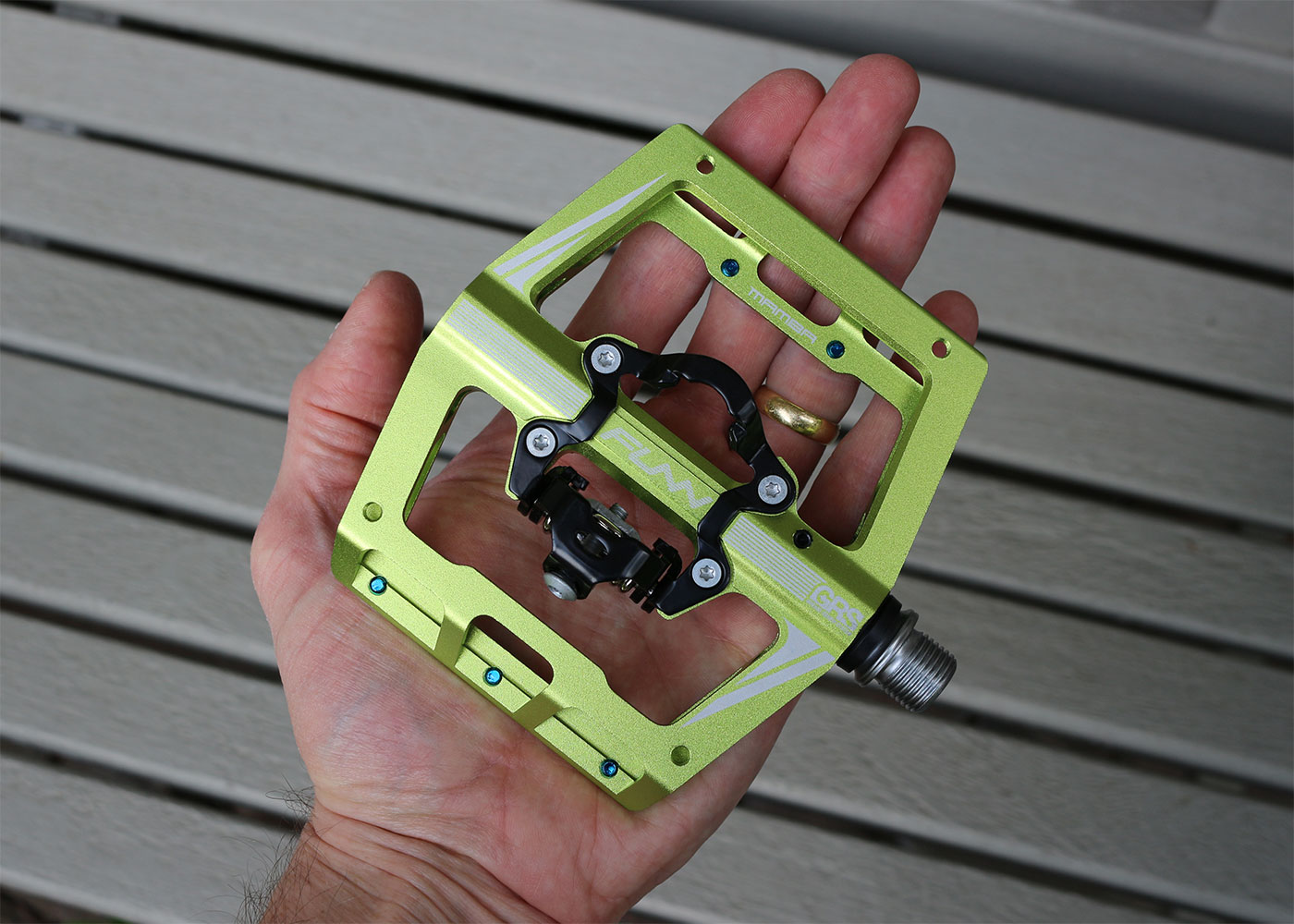 one side clip mtb pedals