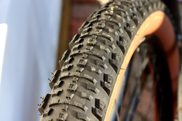 Hutchinson Kraken 2.4 rear tyre tread pattern