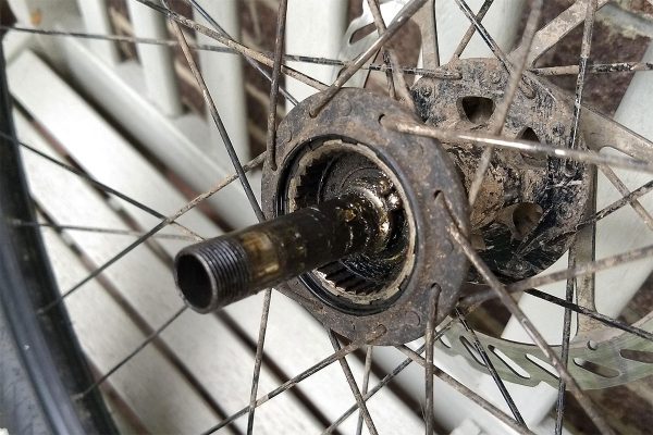 Novatech D162SB-SL-B12 hub damage