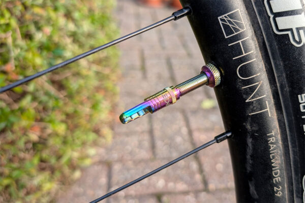 Uberbike high flow tubeless tyre valve in oil slick finish